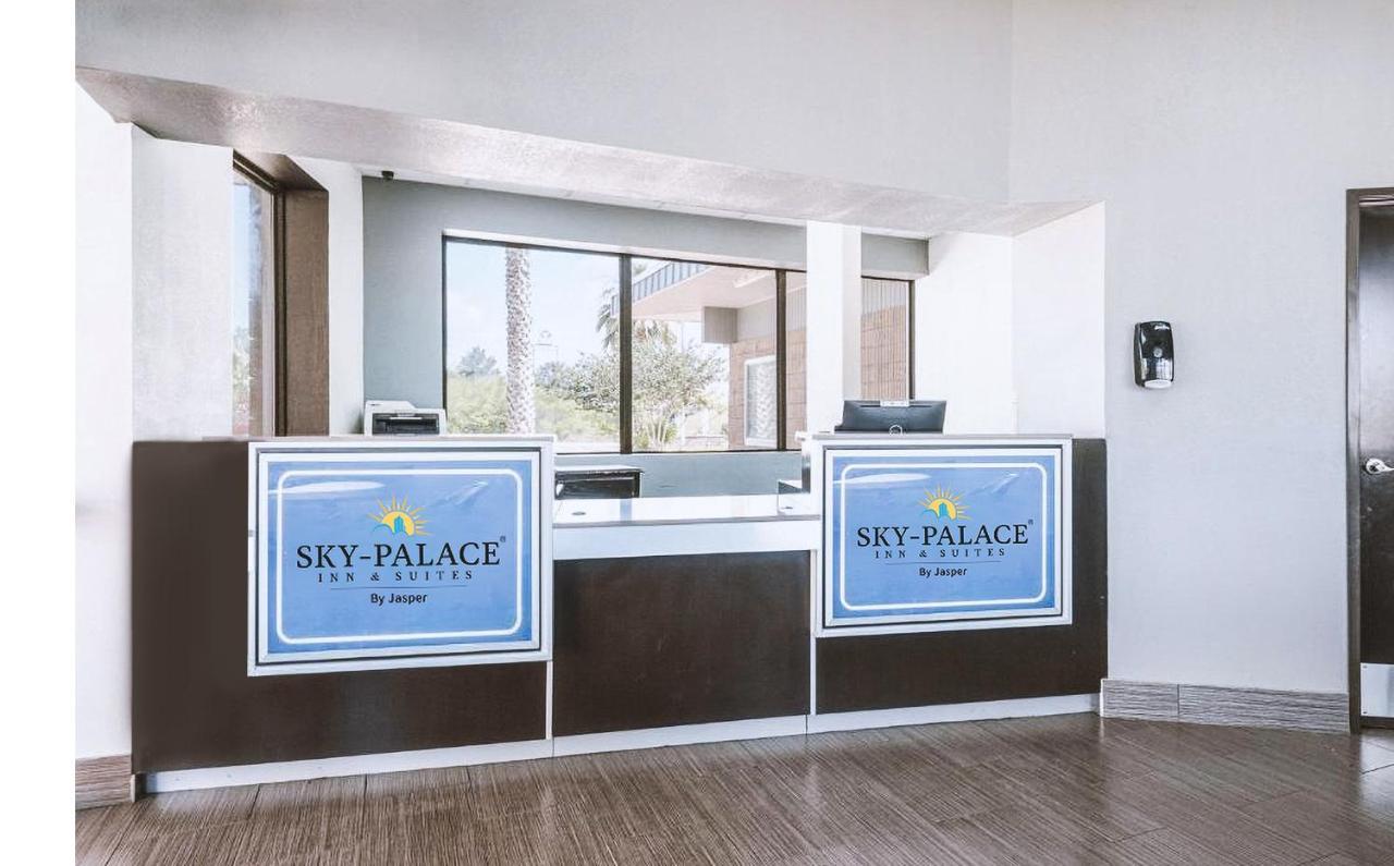 Sky Palace Inn & Suites By Jasper Beeville المظهر الخارجي الصورة
